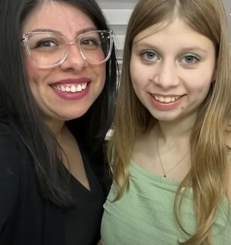 Мэдди с мамой