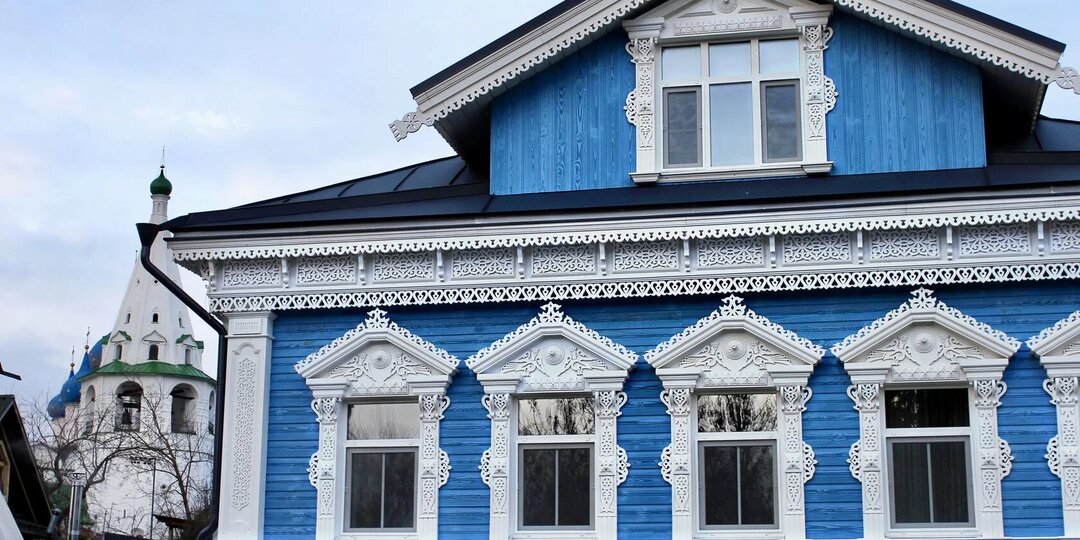 Здесь русский дух! Семья построила сказочный терем в Суздале с настоящей русской печью, резьбой на фасадах и потайной комнатой