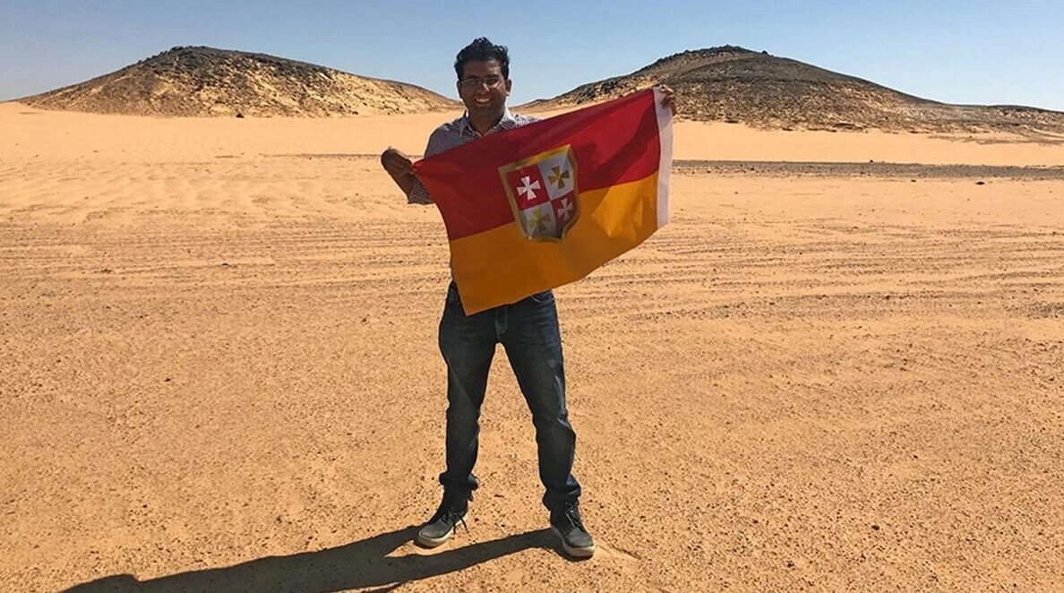    Некоторые люди приезжают в Бир-Тавиль, чтобы объявить себя королем ничейных земель. Источник фотографии: foxnews.com