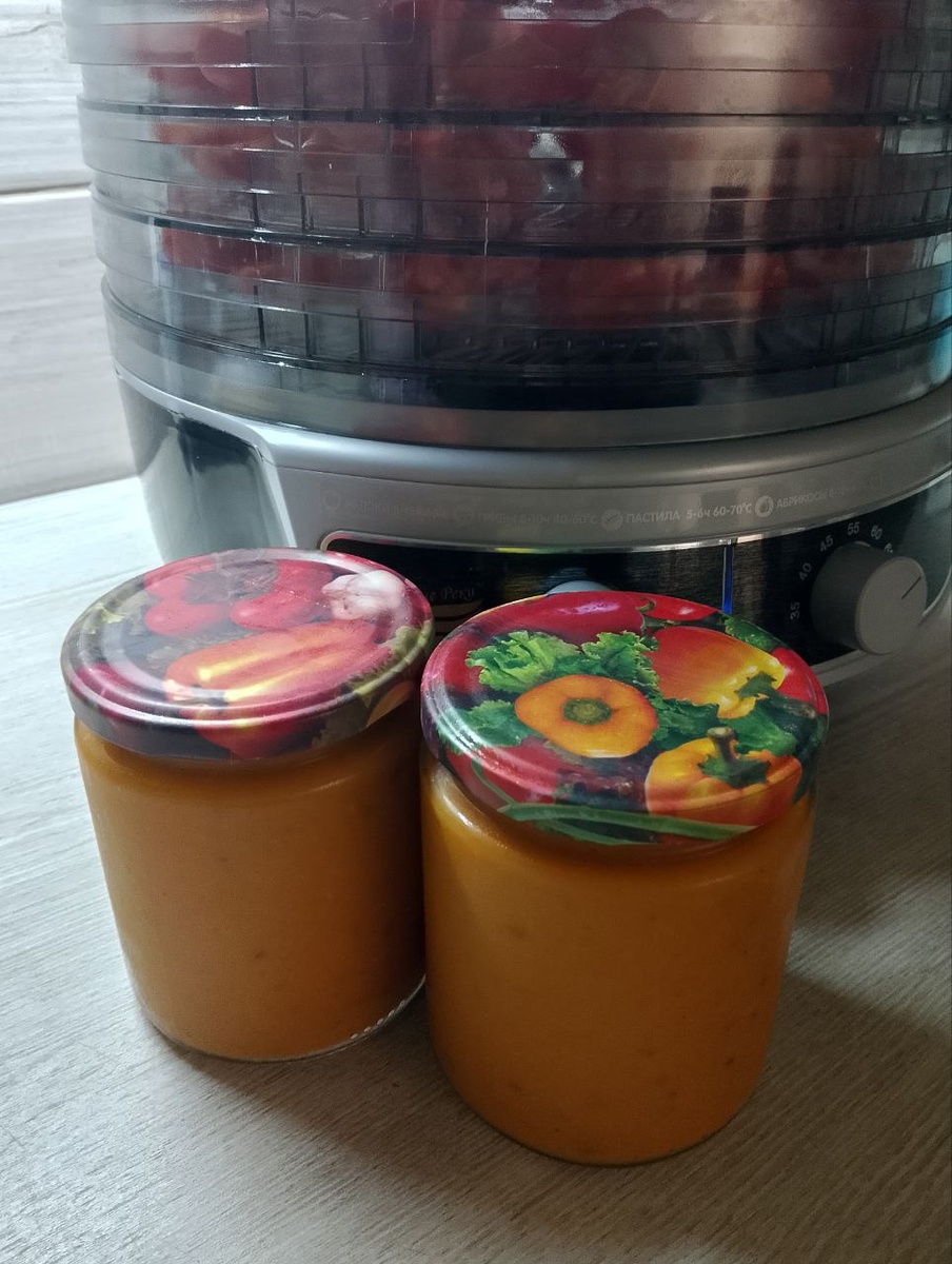 Помидорки вялятся, кабачки упакованы) (Фото из личного архива)