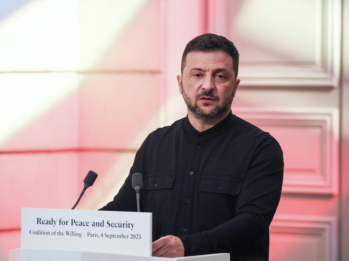    Владимир Зеленский на пресс-конференции по итогам встречи "коалиции желающих"© AP Photo / Ludovic Marin