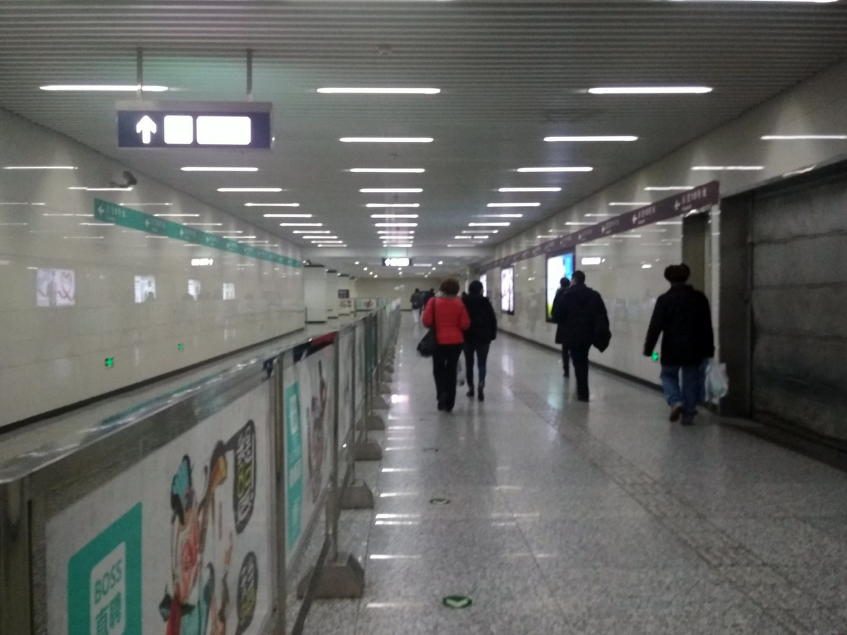 переходный переход в пекинском метро