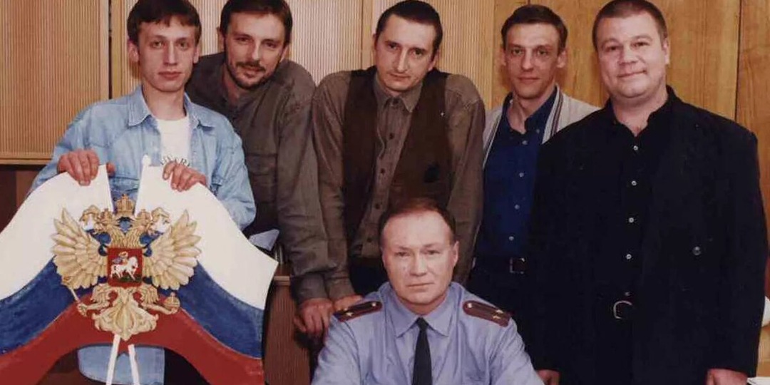 Депутат, вдовец и священник. Кем стали актёры из «Улиц разбитых фонарей» 30 лет спустя