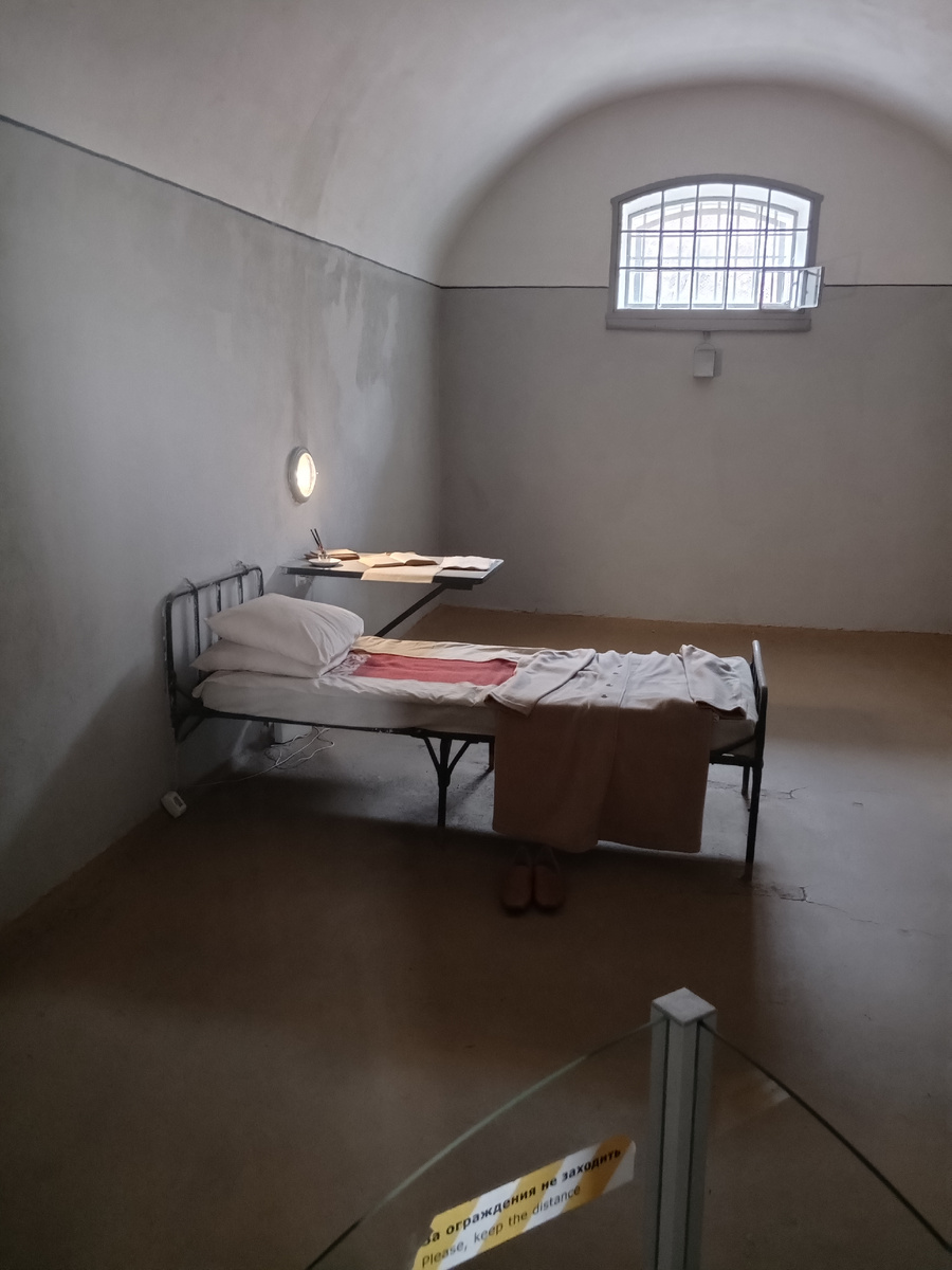 Интерьер одиночной камеры