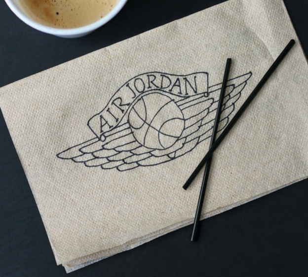 Wings Logo нарисованное Питером Муром на салфетке (фото: nike.com)