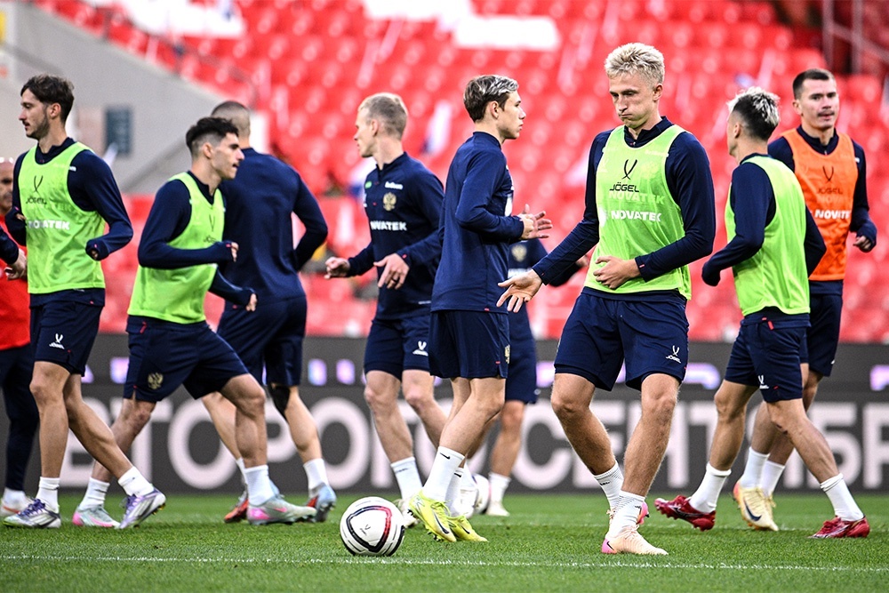    Тренерский штаб сборной вызвал на сентябрьские матчи всех сильнейших игроков страны. / РИА Новости