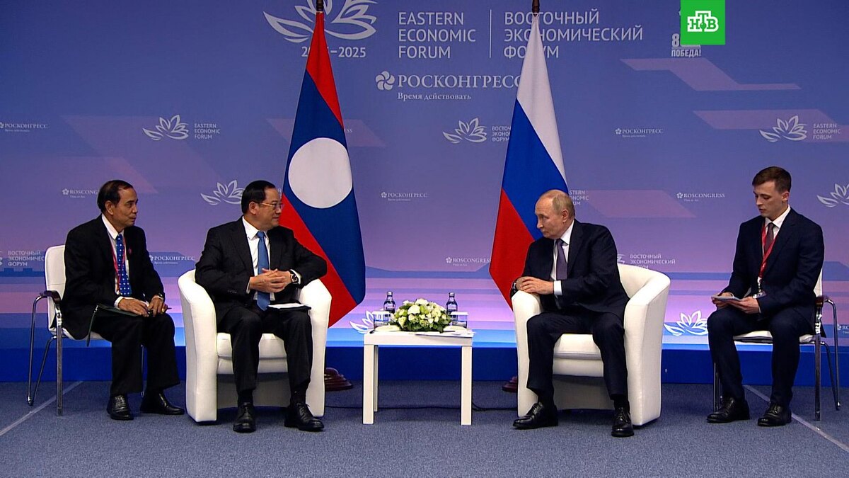    Путин встретился с премьером Лаоса на ВЭФ