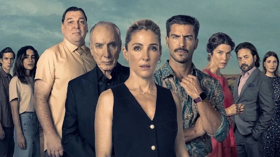 Афиша сериала «Оттенки», 2025 год, режиссеры Кармен Видал, Серджио Кановас