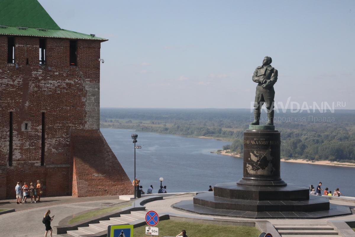    Памятник Чкалову, созданный Исааком Менделевичем, установили в 1940 году