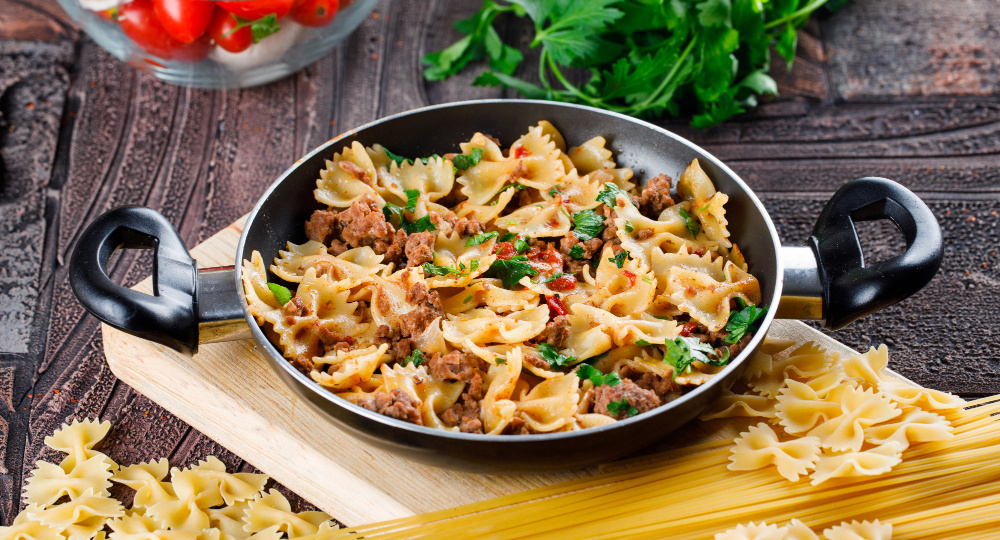 Макароны по-флотски: история, классические рецепты и современные вариации