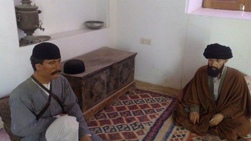 Статуя Раиса Али Делвари в музее