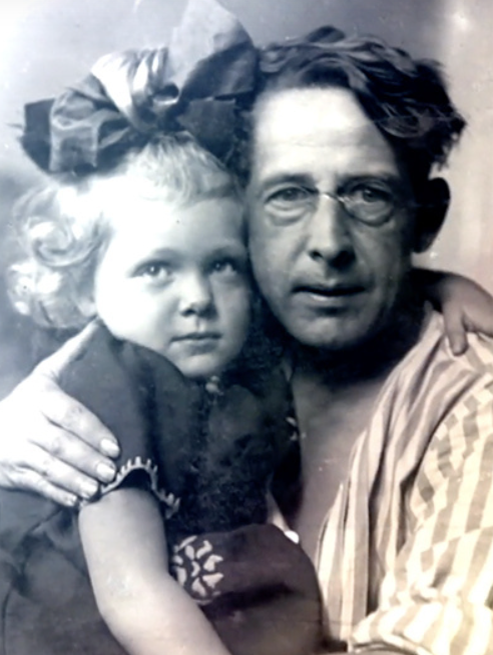 Гулюшка с отцом - режиссером Владимиром Королёвым. Фото biographe.ru