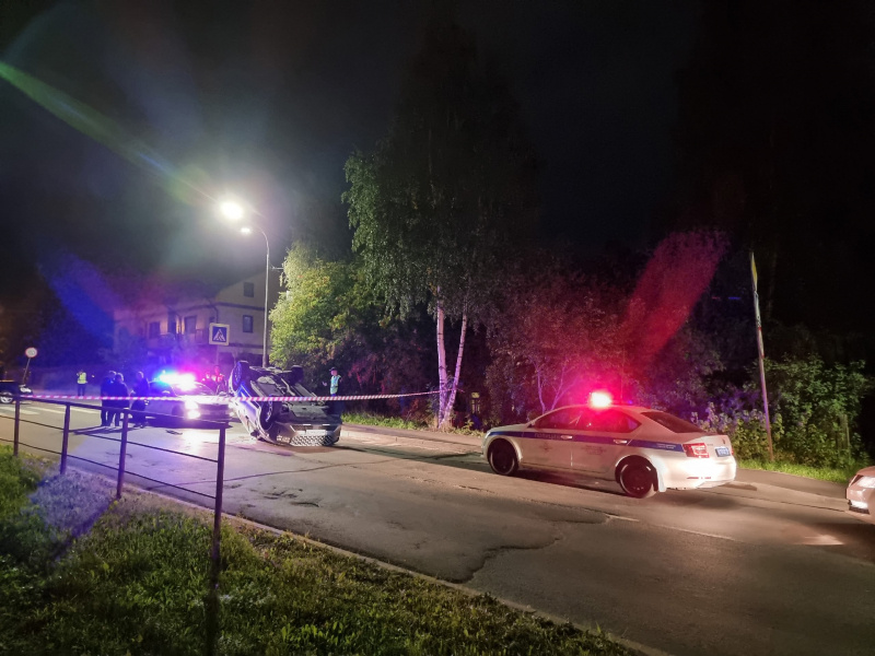    Автомобиль лег на крышу после ДТП в ПетрозаводскеИрина Яковлева