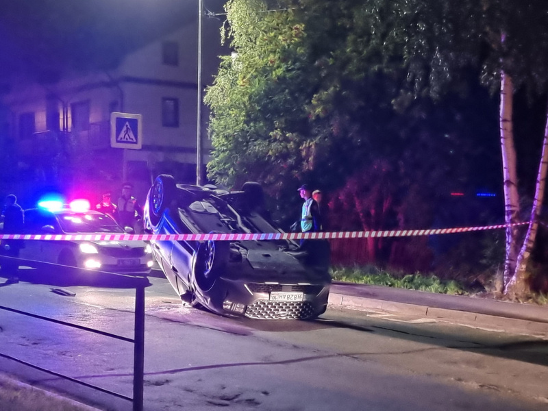    Автомобиль лег на крышу после ДТП в ПетрозаводскеИрина Яковлева