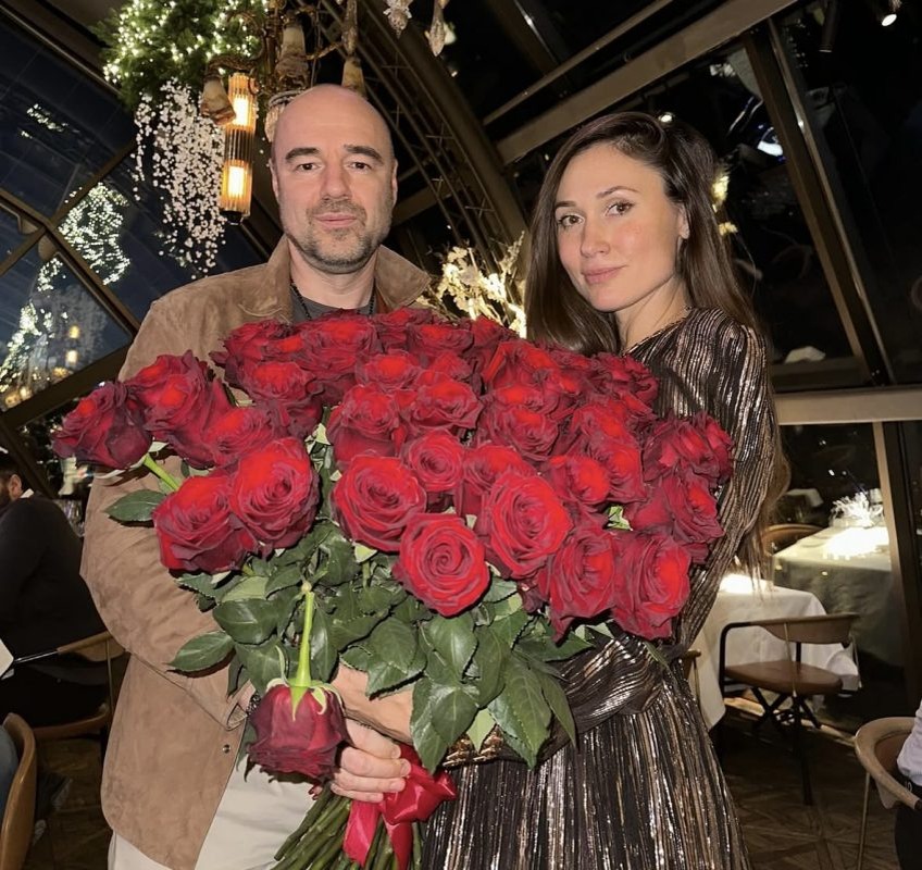    Роман Товстик с женой Еленой, соцсети