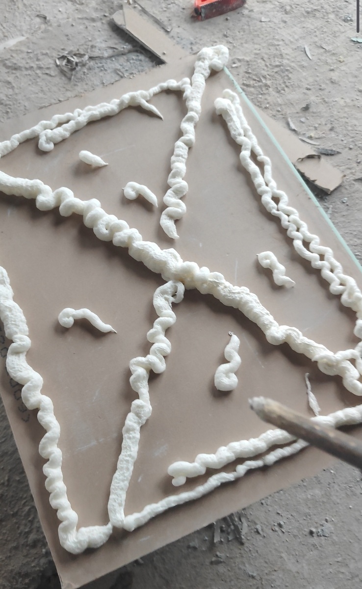 Наношу пену на лист гкл