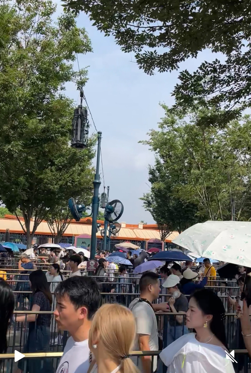 Это мы уже близко к турникетам подошли