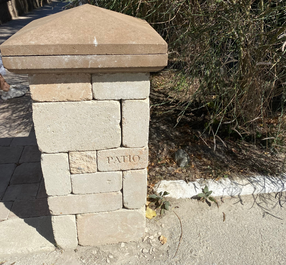 Фото на входе в сквер