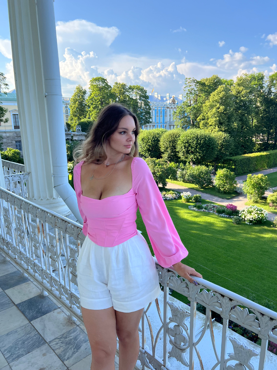 Любимый Екатерининский парк, второе место по популярности среди групп китайских туристов. Меня зовут Юля и я Рада видеть вас на своём канале!