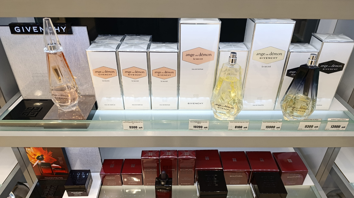 Givenchy! Очень интригующее название Ange Ou Demon (Ангел или Демон).