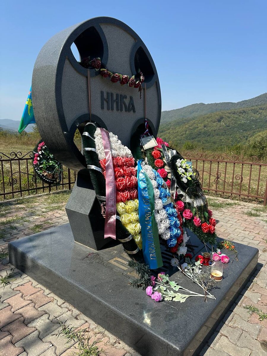 Памятный Крест 6 роте по дороге на высоту 776