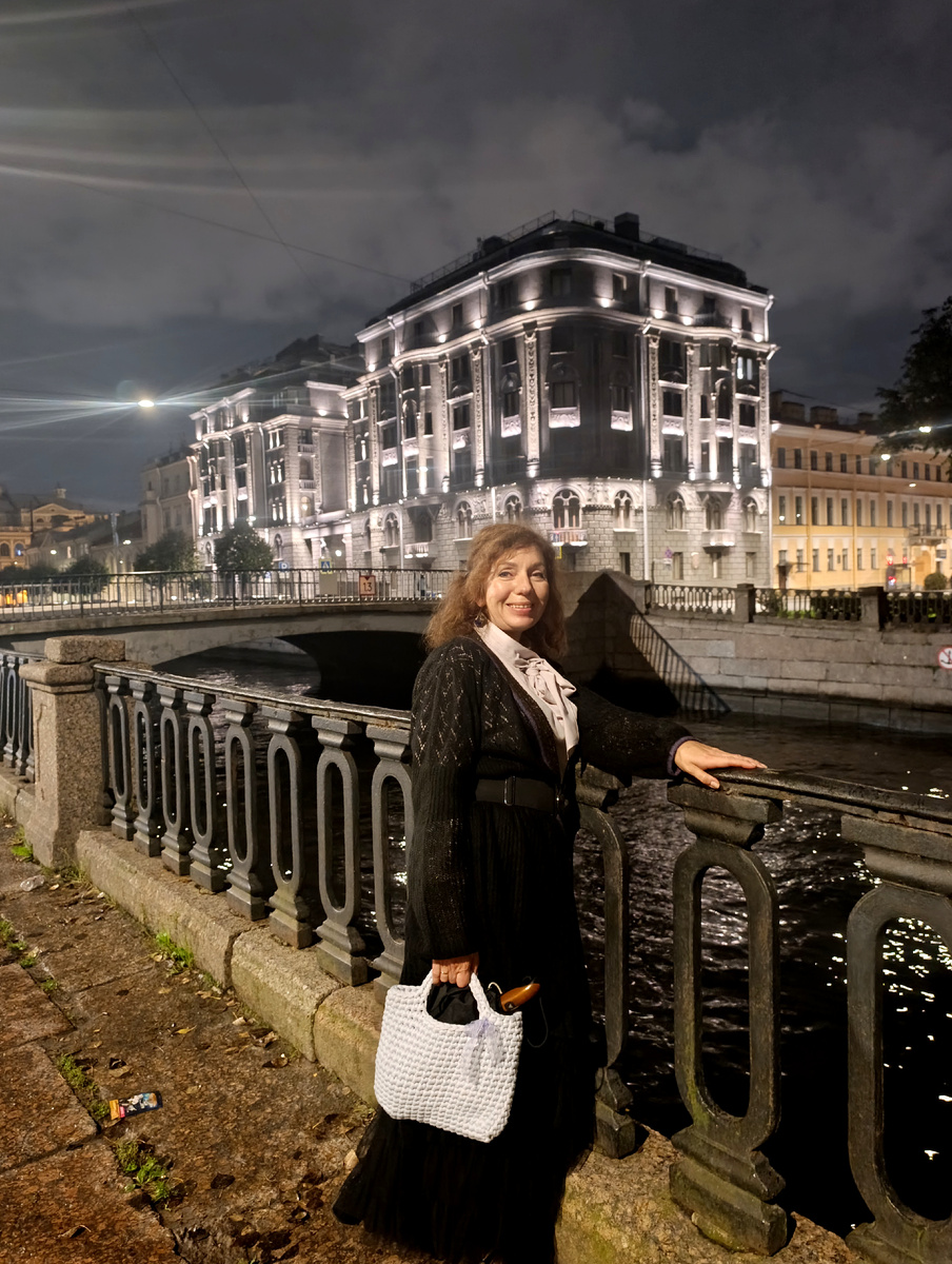 Автор на Крюковом канале с видом на Дом Веге. 