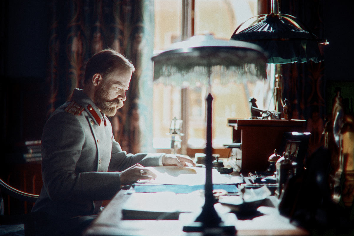 Никита Ефремов в роли Николая II. Фото: Анастасия Ляшенко/телеканал «Россия»