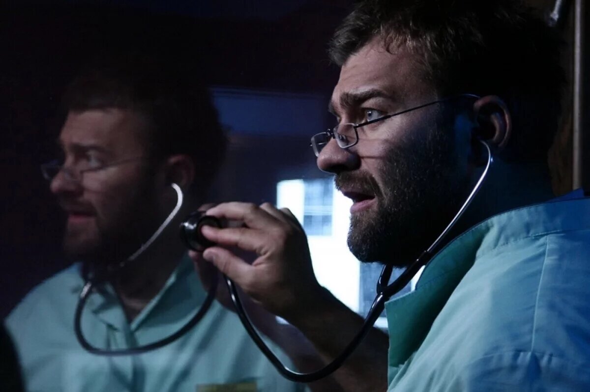    Михаил Пореченков. Кадр из сериал «Доктор Тырса» (2010)