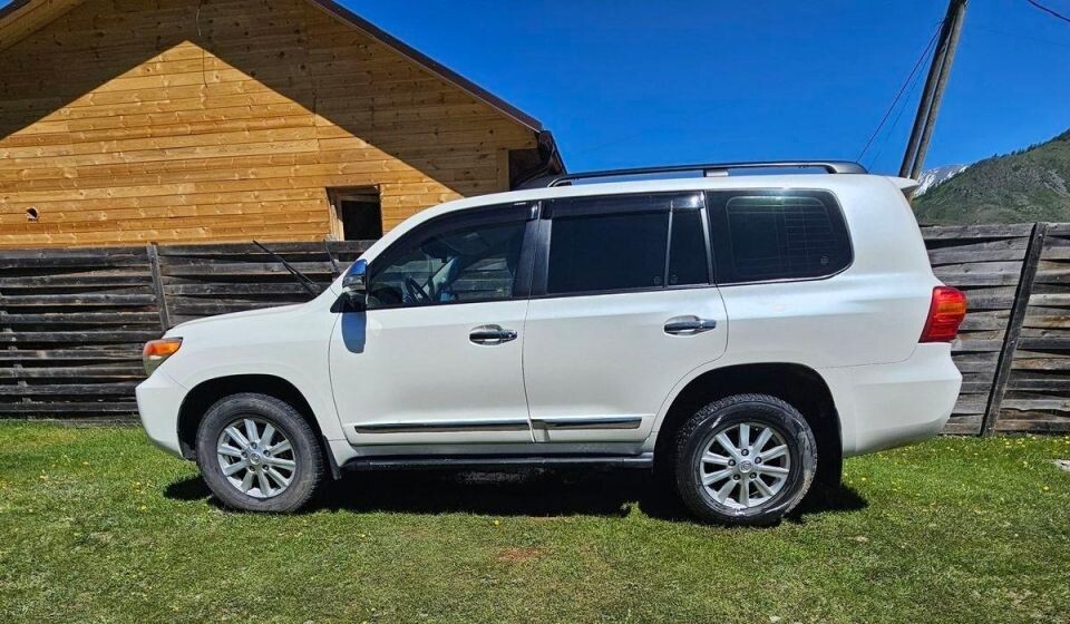    Toyota Land Cruiser за 4,6 млн рублей в Республике Алтай. Источник: drom.ru