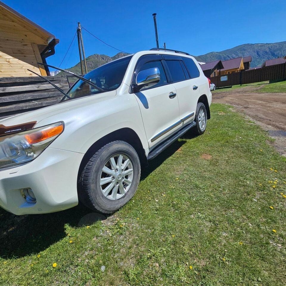    Toyota Land Cruiser за 4,6 млн рублей в Республике Алтай. Источник: drom.ru