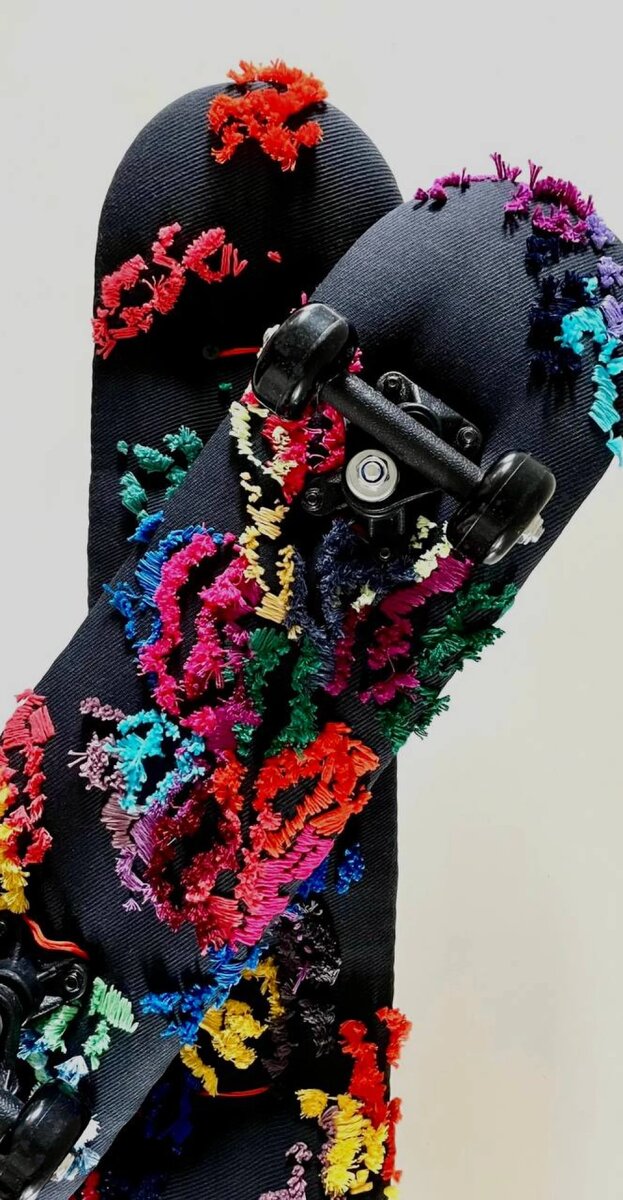    Скейтборд авторства Лизы Корн, © с сайта музея славянской мифологии