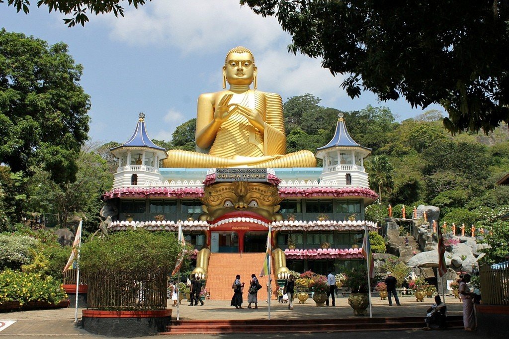 Шри-Ланка, храм Дамбулла. Источник: https://wikiway.com/sri-lanka/khram-dambulla/photo/