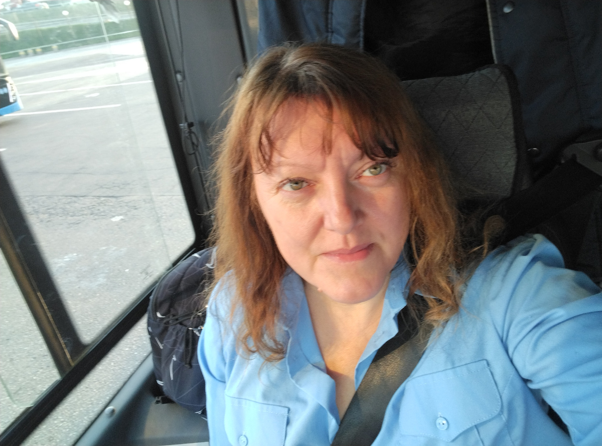 Я может и не хотела бы знать какие-то слова, но жизнь за рулём учит.