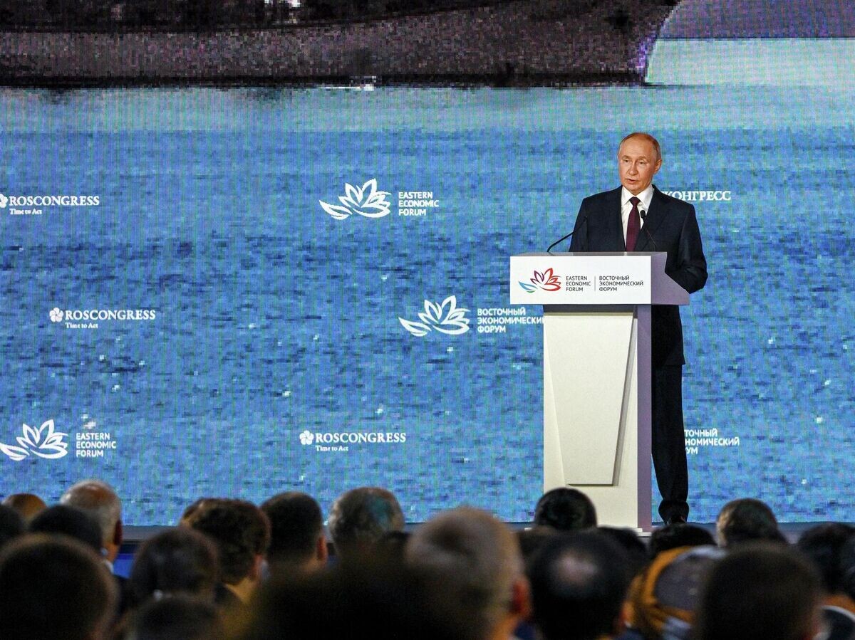    Президент России Владимир Путин на пленарной сессии Восточного экономического форума© РИА Новости / Кристина Кормилицына