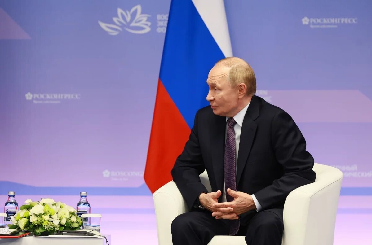    Путин: ЦБ РФ борется с инфляцией и пытается вернуться к целевым показателям