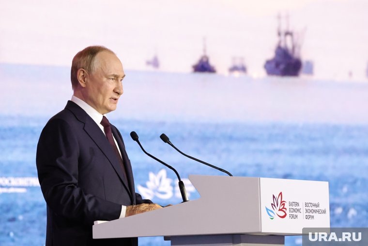    Путин выступает на ВЭФ