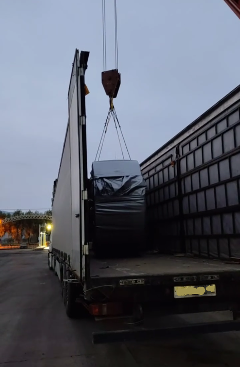 Красивый фон, завлекает прям, даже непонятно, там хаус или это деревья?