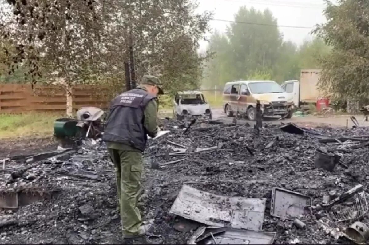    Огонь отрезал путь.