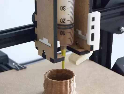 Пример самодельного «керамического» 3D-принтера со стандартным шприцем в качестве экструдера