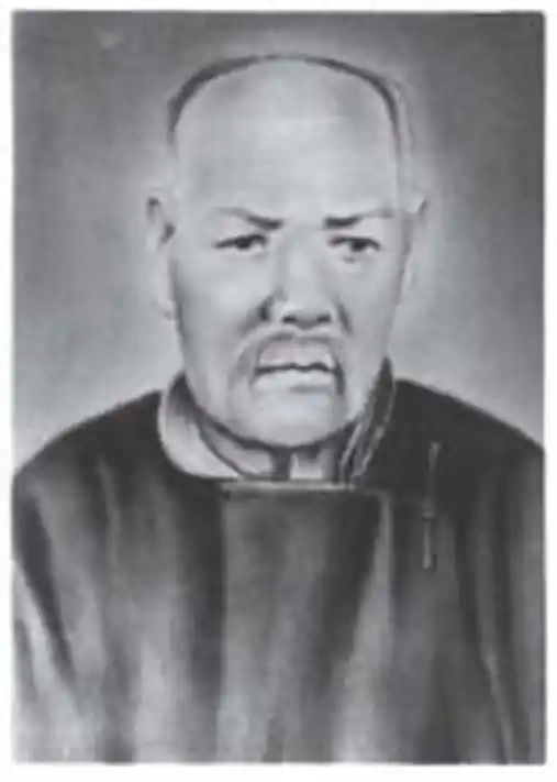 Лю Дэкуань (刘德宽 Liú Dékuān, 1826-1911) учился последовательно у Лю Циланя, Го Юньшэня и Ян Лучаня, а позже стал учеником мастера багуашу Дун Хайчуаня,  и был известен как один из «Восьми великих учеников багуашу» наряду с Инь Фу, Ма Вэйци, Ши Цзидуном, Чэн Тинхуа, Сун Чанжуном, Сун Юнсяном и Лю Фэнчунем. 