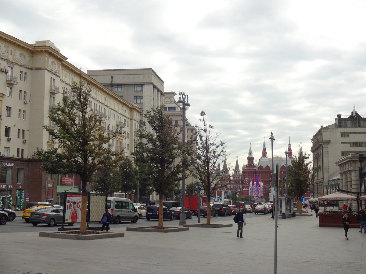 Тверская улица. Вид на Манежную площадь и Кремль. Фото автора