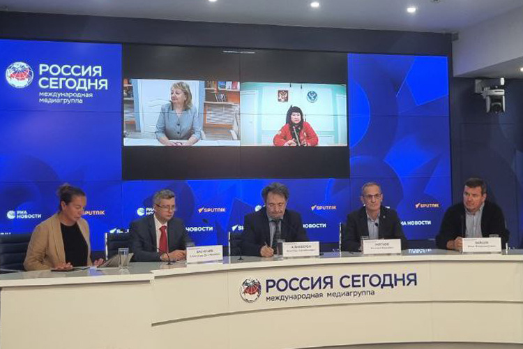    В четверг в Москве прошла пресс-конференция о будущем крупном международном форуме «Горный Алтай — прародина тюрков».   
Фото: Андрей Берец