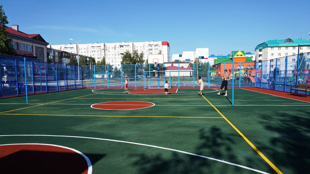    Излучинцы смогут заниматься спортом на территории школы