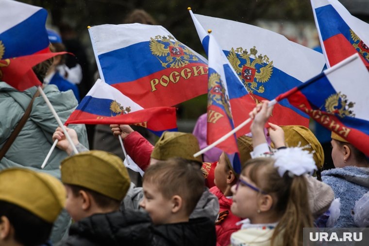  Российская символика: от флага Петра I до триколора Путина  📷

