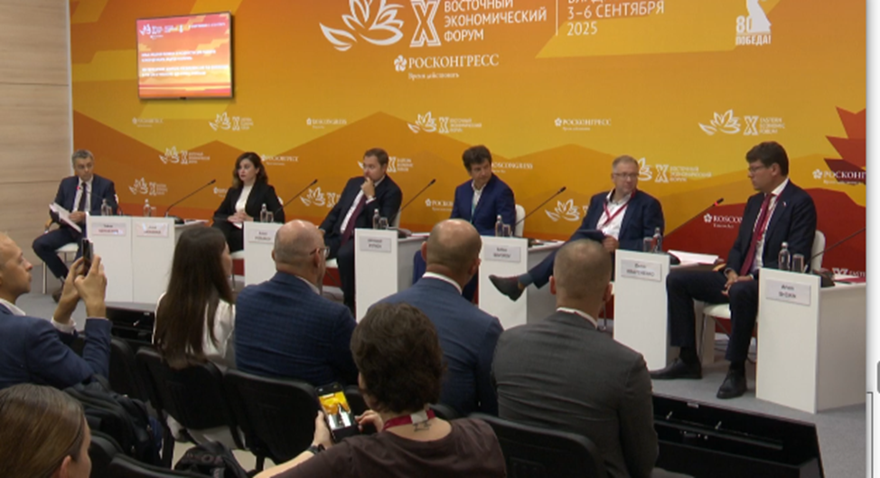 скриншот трансляции сессии «Новые решения бизнеса и государства для развития в эпоху дефицита кадров и капитала»