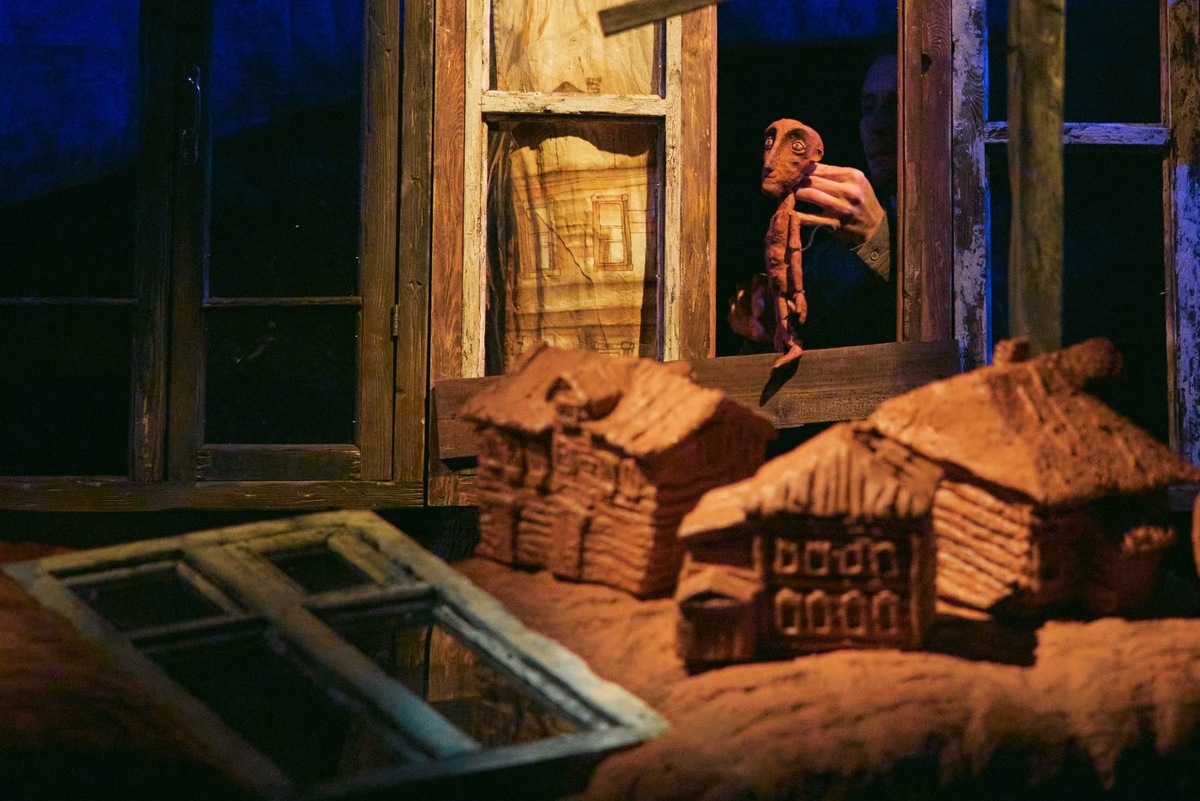    В Ханты-Мансийске представили премьеру взрослого спектакля «Река Потудань»