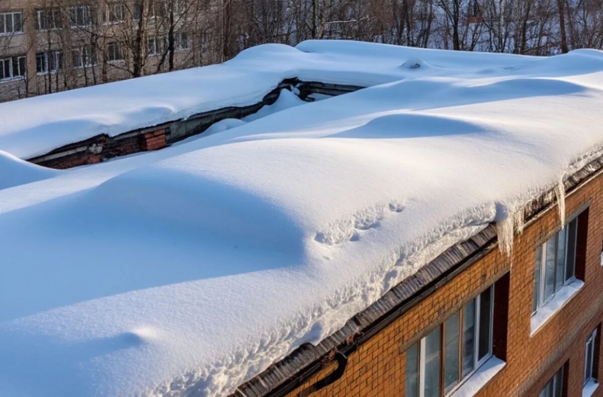    В Хабаровском крае УК заплатит девочке, на которую упал сугроб с крыши дома