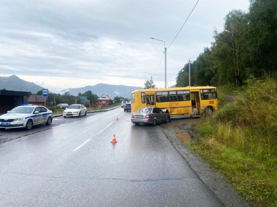   ДТП со школьным автобусом в Республике Алтай. Источник: МВД по Республике Алтай