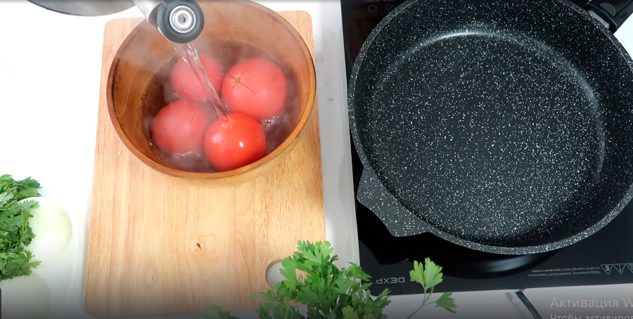 Заливаем помидоры кипятком