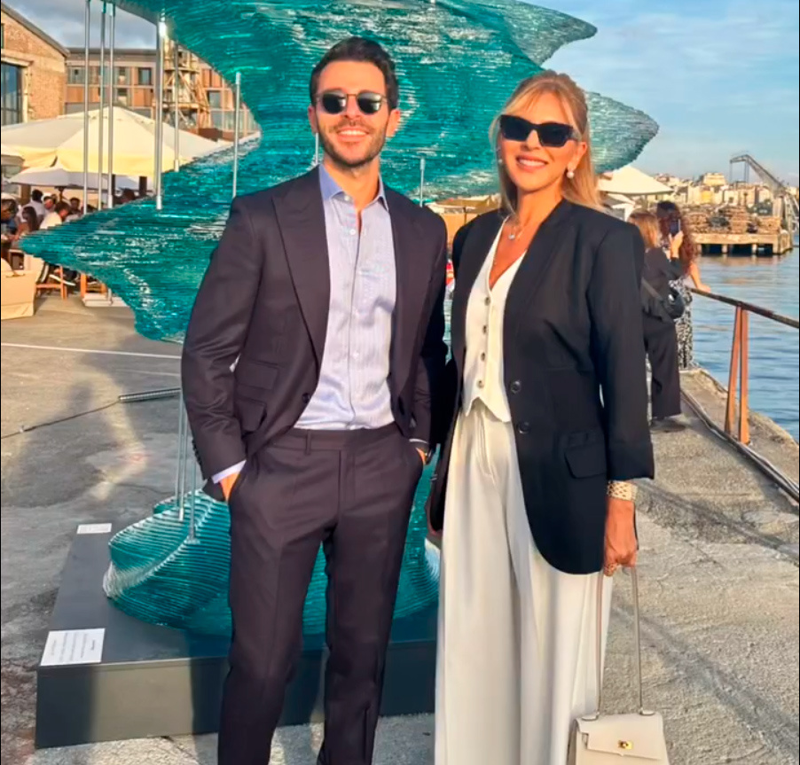 Хакан Сабанджи с мамой Арзу. Фото: соцсети